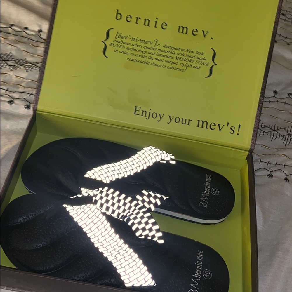 Bernie Mev Flip Flops